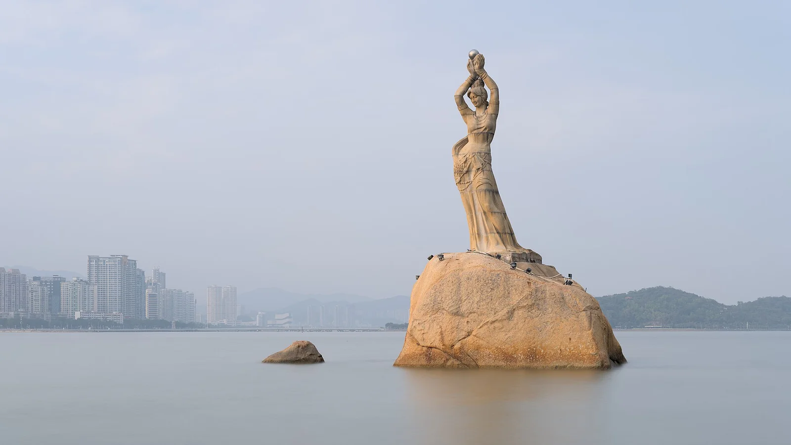 Fisher Girl Statue in Zhuhai